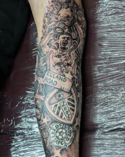 Leeds United leg piece, worked around an existing badge tattoo